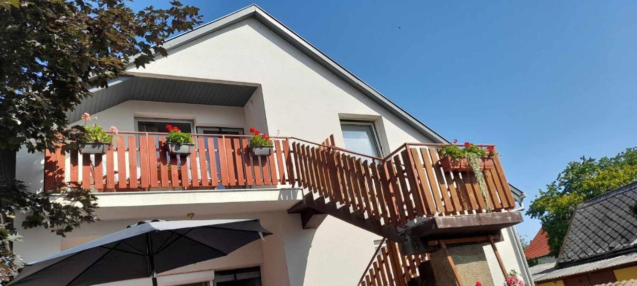 Appartement Mimi Vendeghaz à Siófok Extérieur photo